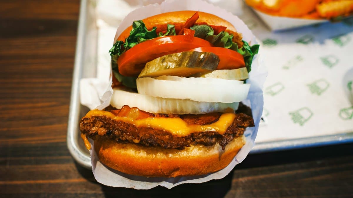 "주 1회 무료 버거 쏜다"... 쉐이크쉑 한 달 내내 버거 이벤트
