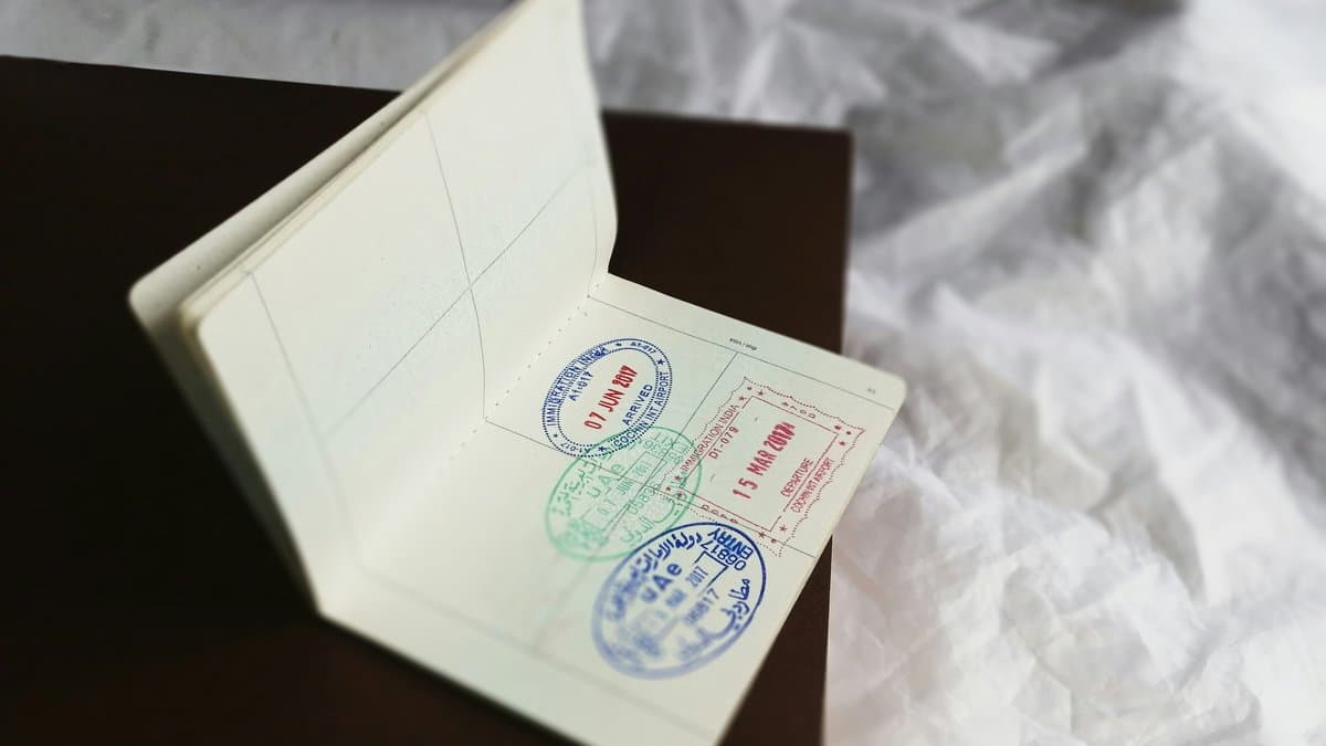 '영주권급' 학생·언론인 비자 시대 종말하나? 4년 제한 도입 추진 '파장'
