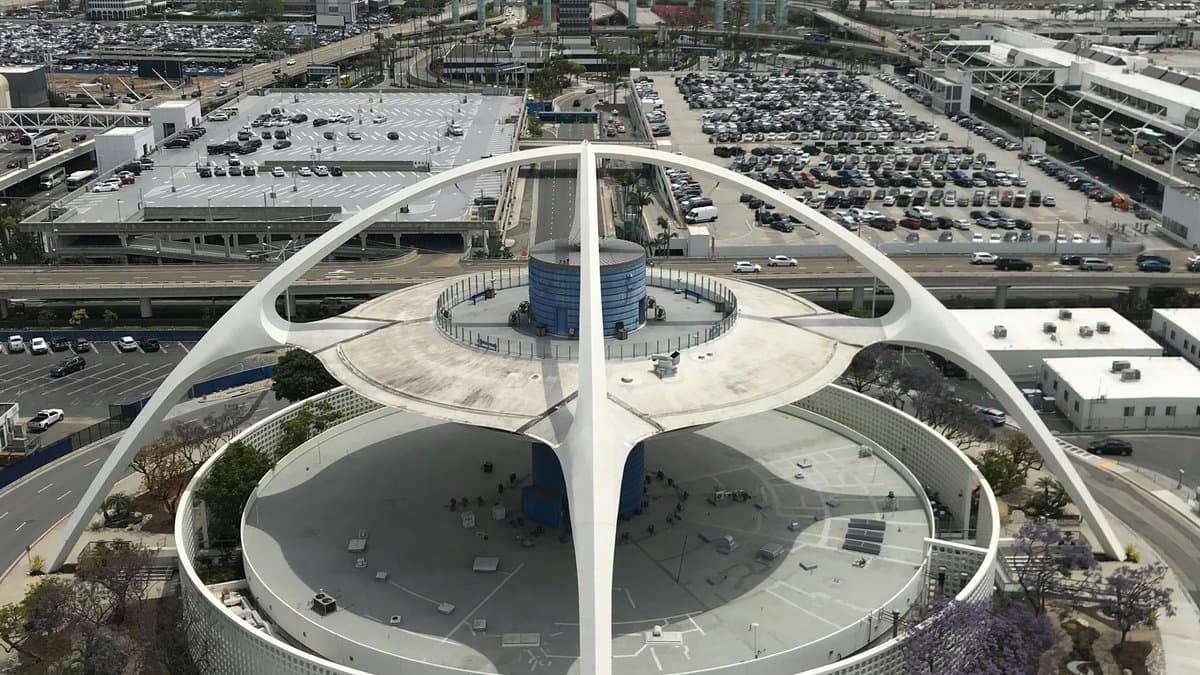 'LAX, JFK 입국 수속 중단?' 트럼프 행정부, '피난처 도시' 압박 위해 국제선 수속 중단 카드 꺼내