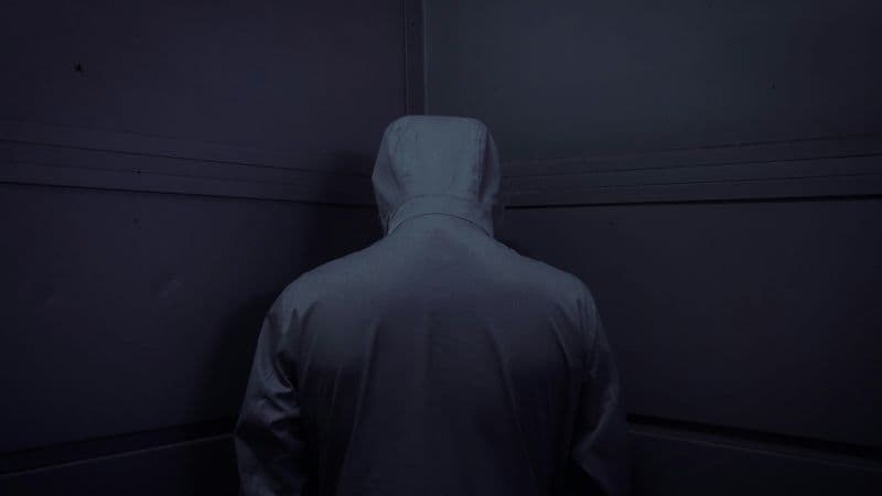 "집 안에 아이들 있는데도 창문 깨고..." 경찰 사칭까지 하는 우들랜드힐스 절도범들 '충격'